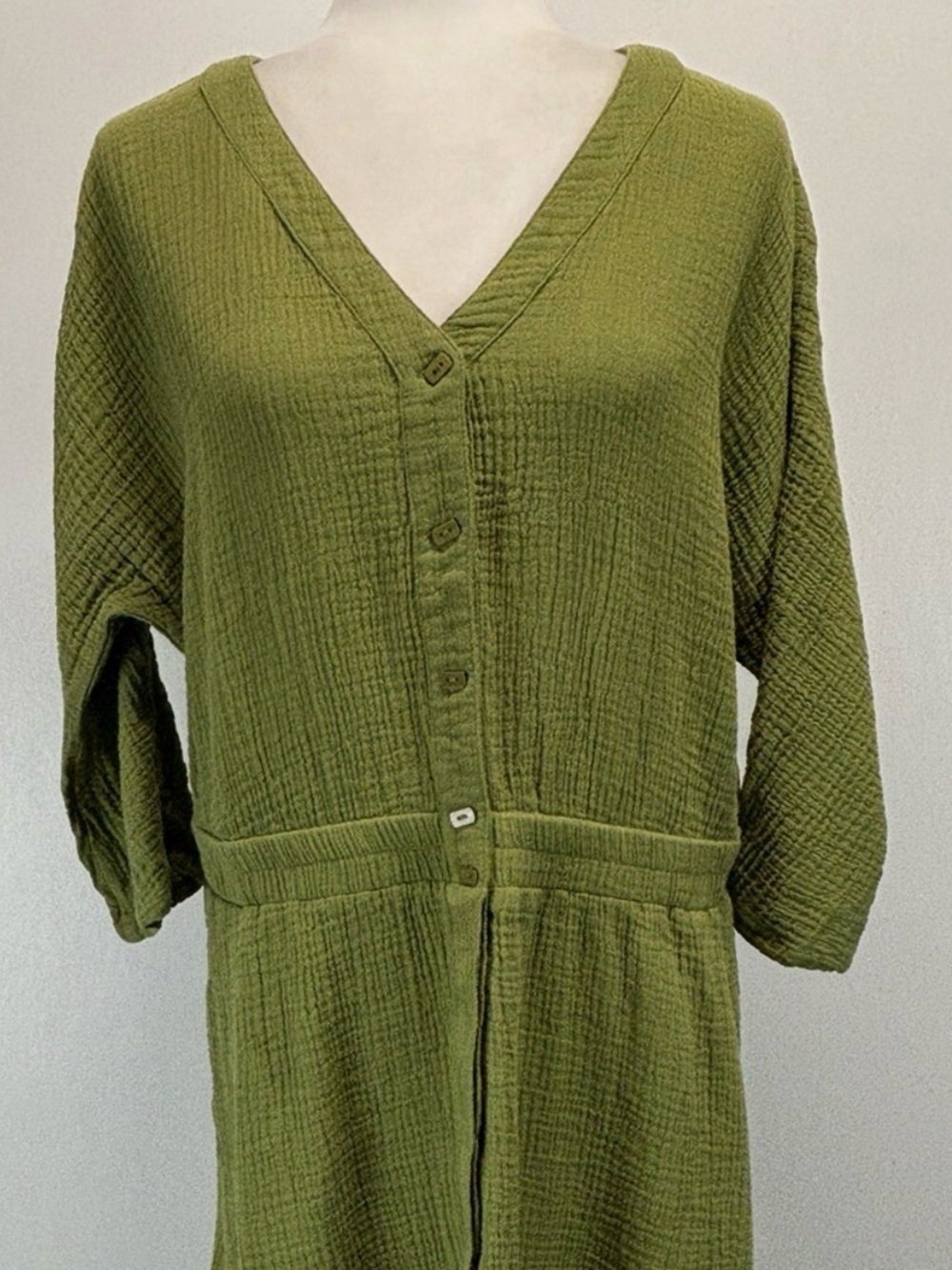 Summer comfort Cotton gauze summer green midi button down dress.